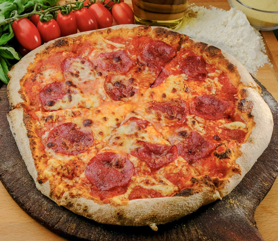 фото пиццы пепперони на столе дома фото 103